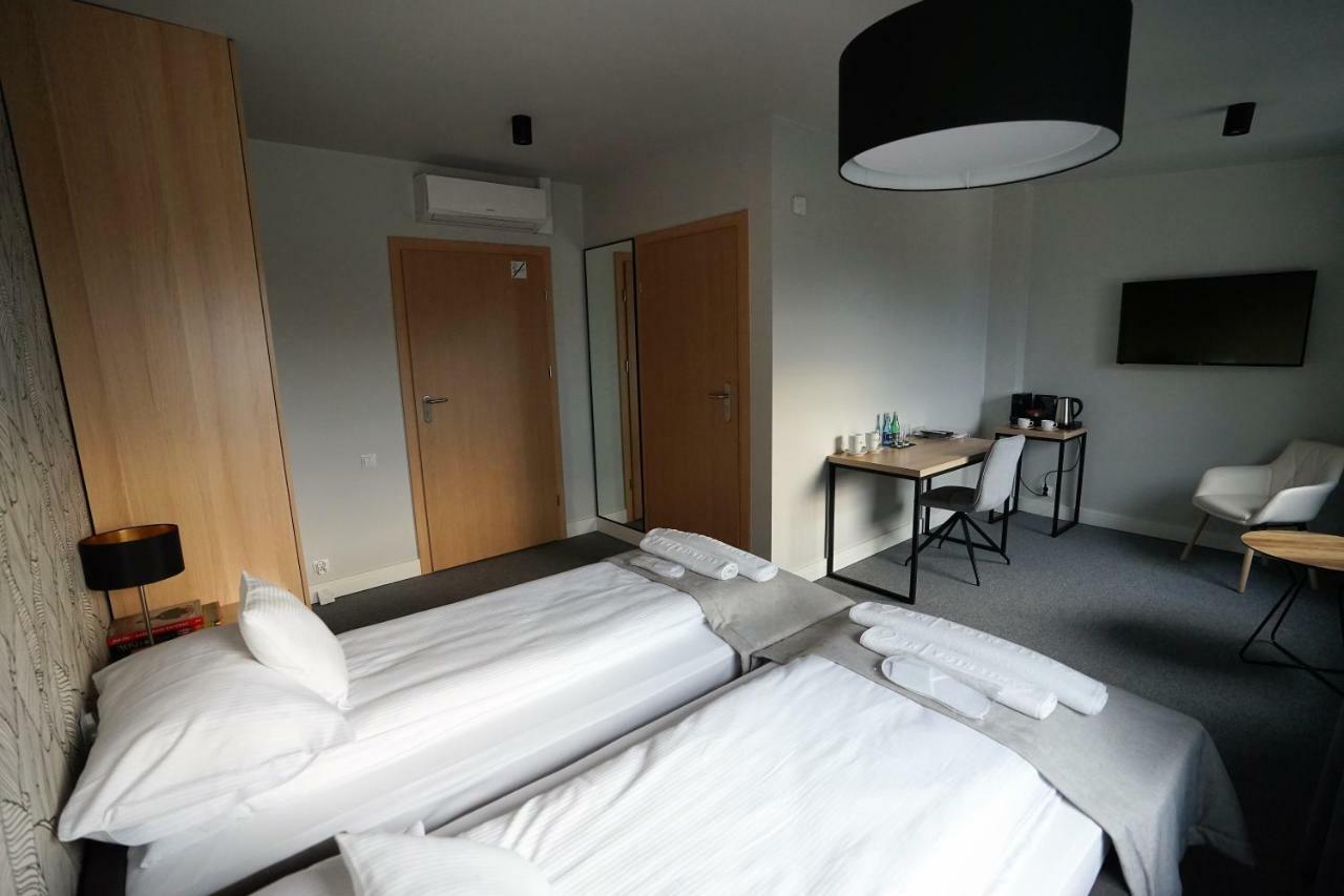 Kamienica Nr 6 Aparthotel อเล็กซานดรูฟ ลูดสกี ภายนอก รูปภาพ
