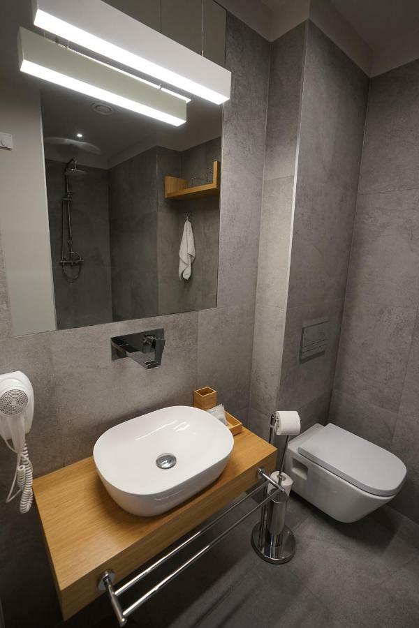 Kamienica Nr 6 Aparthotel อเล็กซานดรูฟ ลูดสกี ภายนอก รูปภาพ